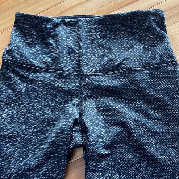 ABS black/gray/white subtle print high waisted leggings. Medium. - Picture 2 of 7